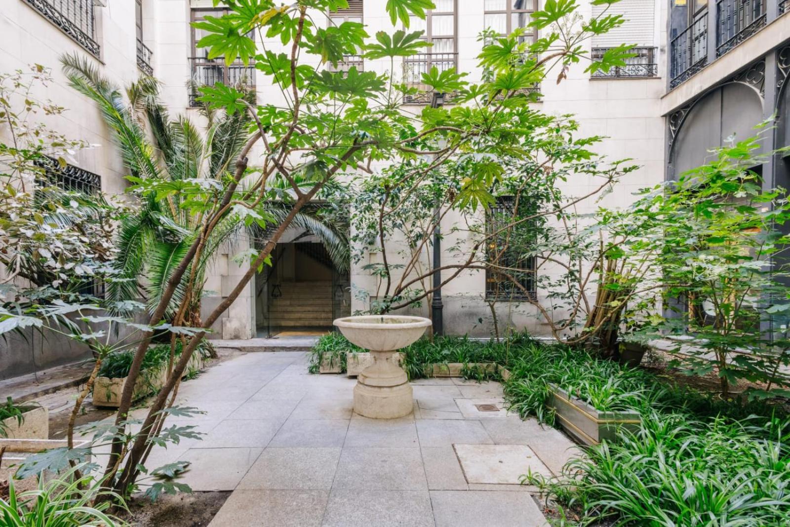 Stunning Apartment Near Gran Via Metro — Fotos 1